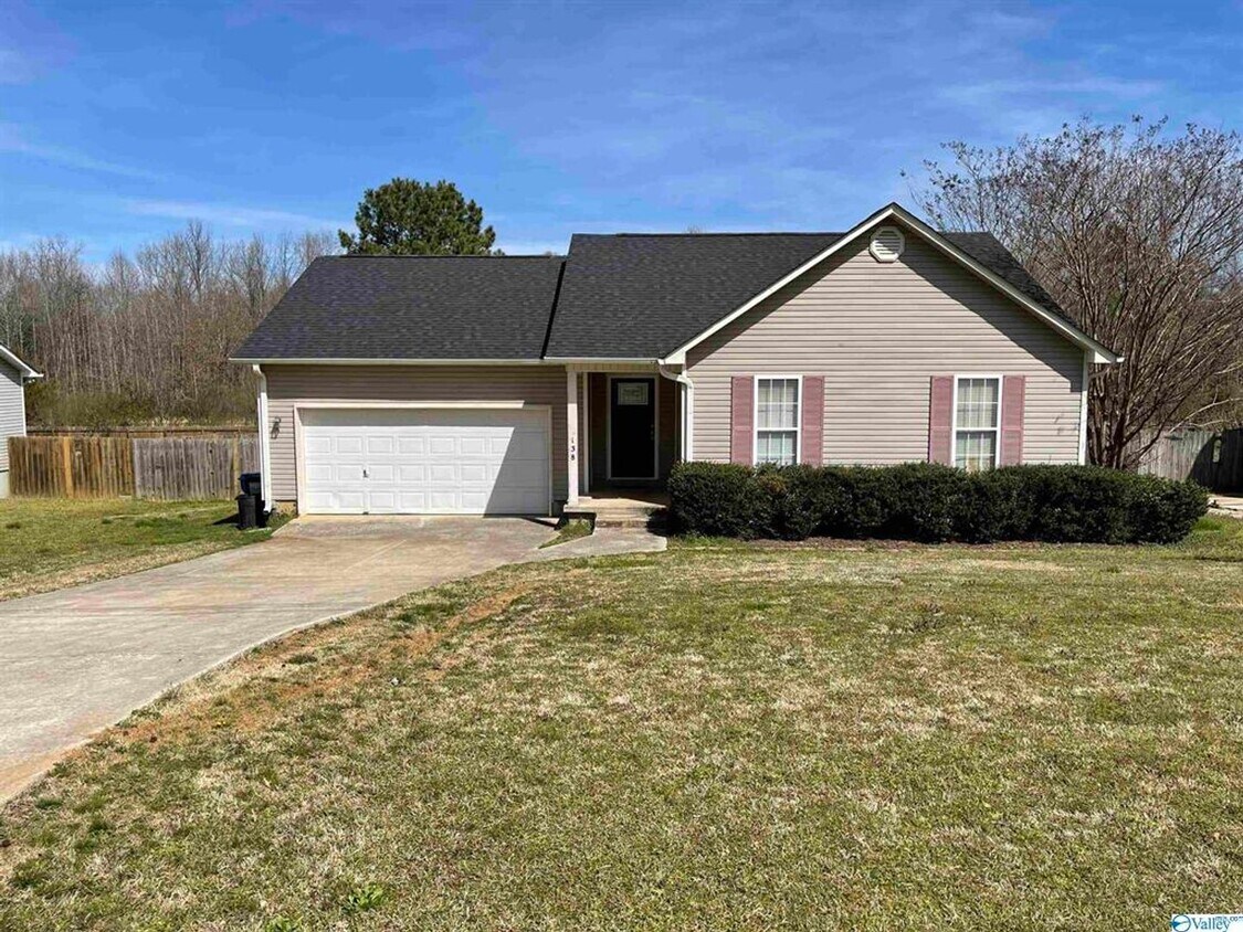 Primary Photo - Nice Home in Meridianville!