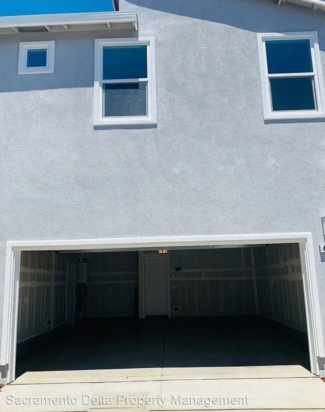 Building Photo - 3 br, 2.5 bath House - 4330 Ocean Lane
