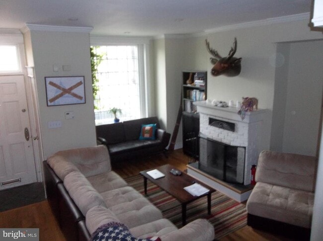 Building Photo - 623 Morris Pl NE