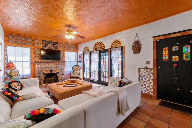 Foto del edificio - 24 Fullerwood Dr