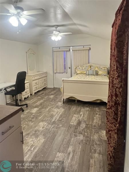 Building Photo - 242 NE 39th Ct