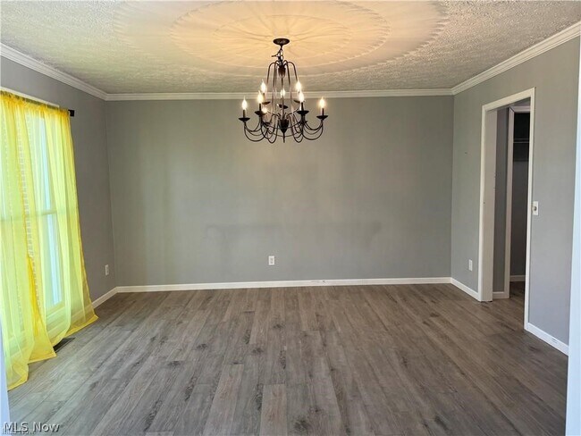 Foto del edificio - 242 Ravenshollow Dr