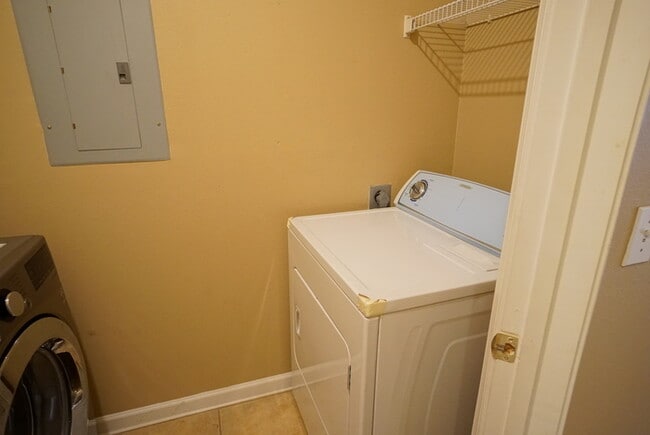 Building Photo - 2-Bed, 2-Bath, Condo with Garage in The Villas Condominiums