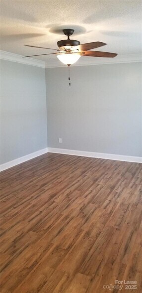 Foto del edificio - 853 Matthews School Rd