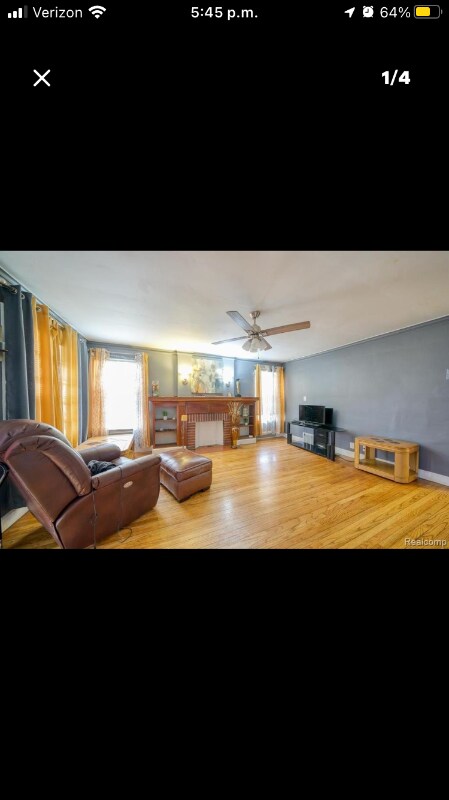 Foto del edificio - 17405 Bradford Ave