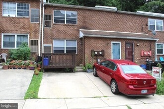 Building Photo - 167 Parker Ave