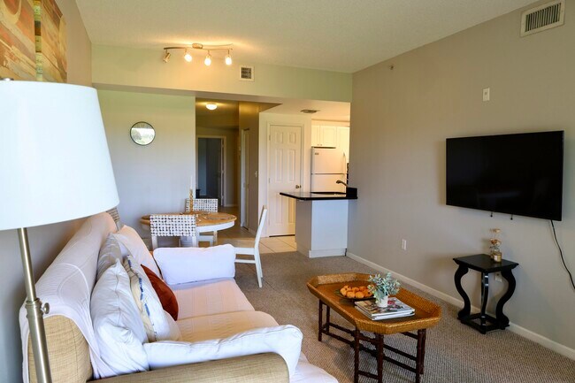 Building Photo - 2060 Greenview Shores Blvd