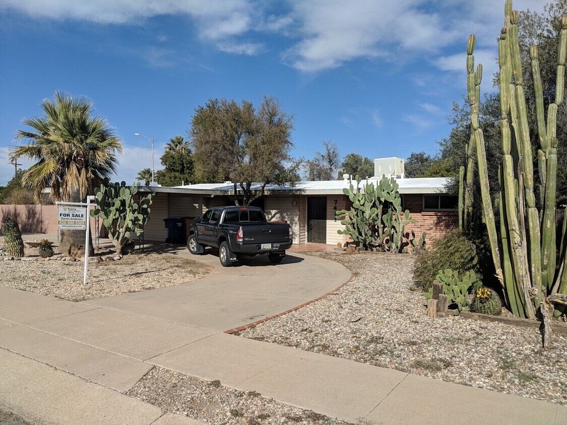 Foto principal - 3 Bedrooms 2 Bath Eastside Rental