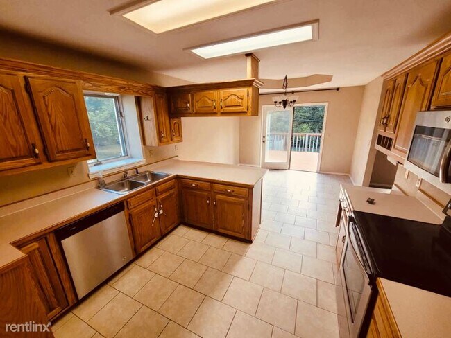 Building Photo - 4 br, 3 bath House - 956 S Greentree Ave
