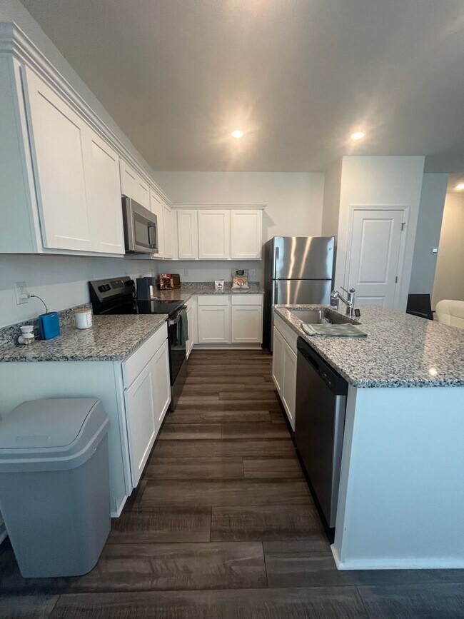 Foto del edificio - Beautiful brand-new 3-bedroom, 2-bath home located in a desirable new community!