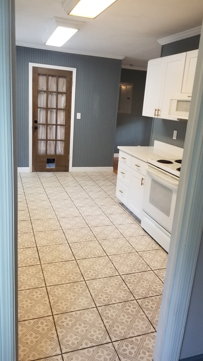 Building Photo - 905 Malquin Dr
