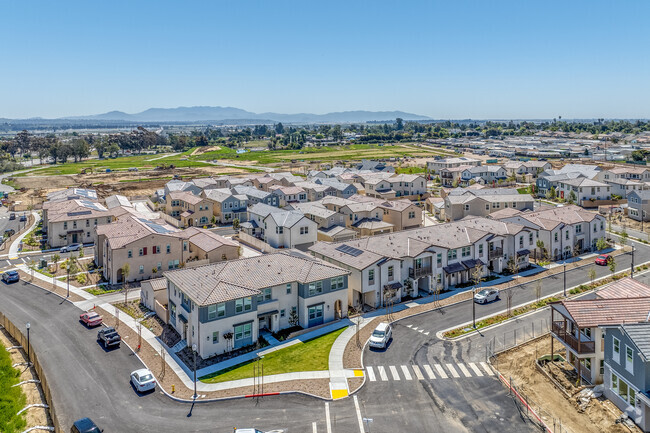 Building Photo - Primero at Del Sol