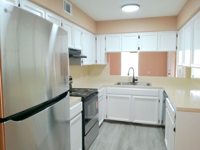 Building Photo - 3617 Crestbrook Ct