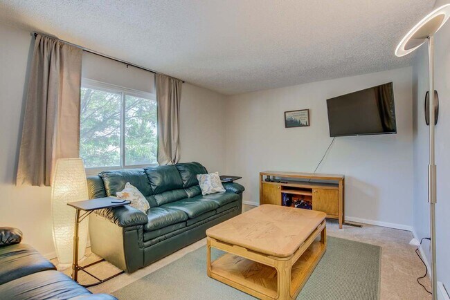 Foto del edificio - 814 Paradise Ln