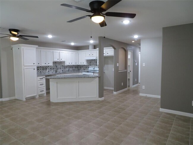 Building Photo - 5403 Farley Dr
