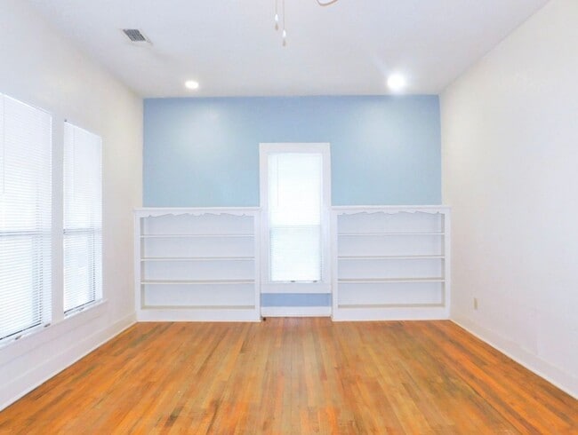 Building Photo - Charming 3BR Near TWU & Denton Square – Available Mid-June