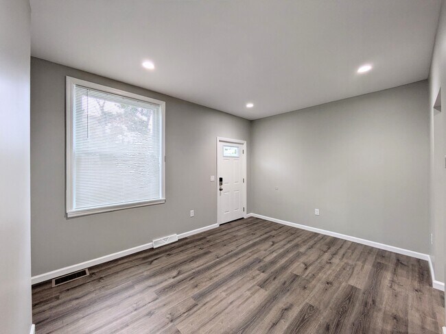 Livingroom - 208 N Mathilda St