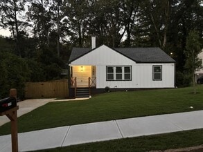 Building Photo - 1389 Lanvale Dr SW