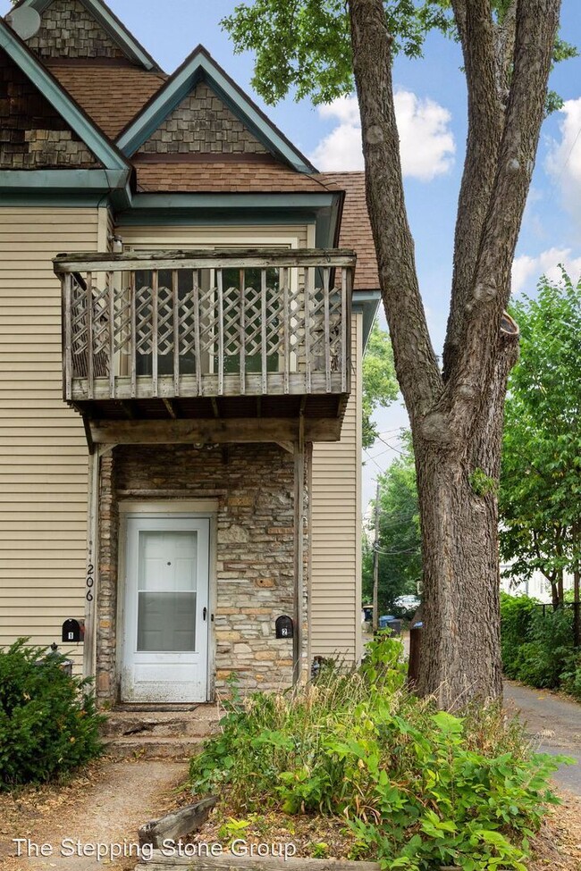 Building Photo - 3 br, 1 bath Condo - 206 East 27th Street ...
