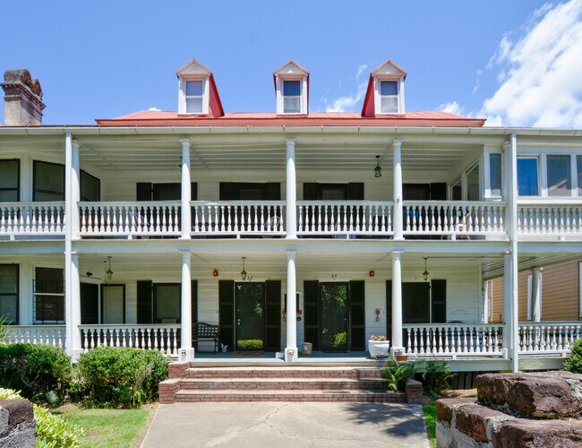 Building Photo - First Floor Apartment in Downtown Charleston