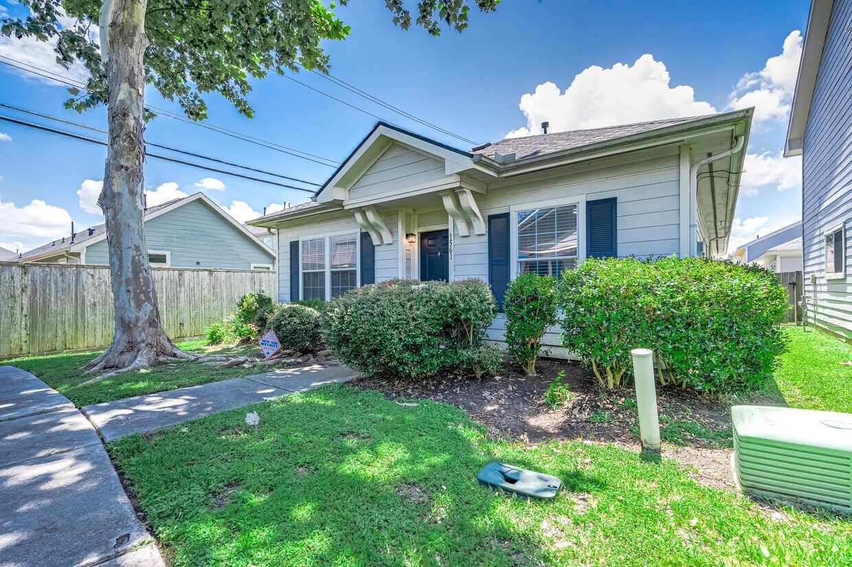 Primary Photo - 1561 Nichole Woods Dr