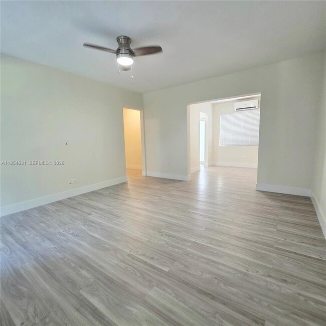 Building Photo - 2140 Biarritz Dr