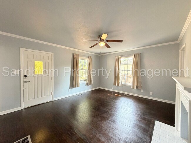 Foto del edificio - 3808 E 22nd St