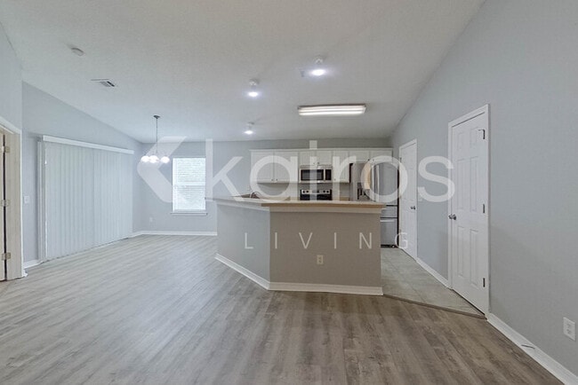 Building Photo - 225 Leebeck Cir