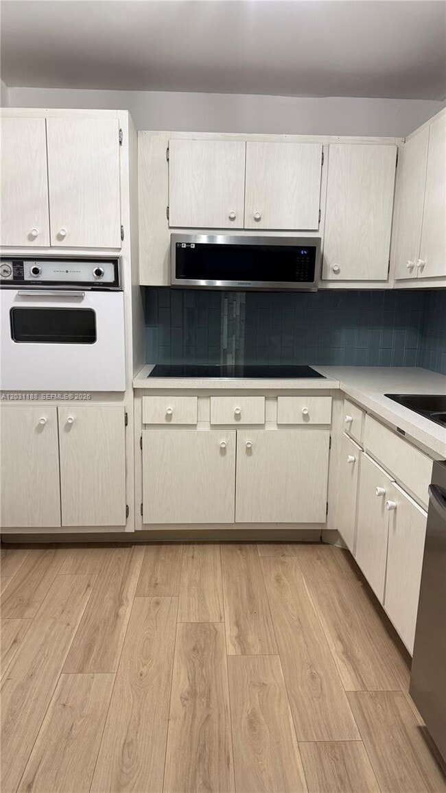 Foto del edificio - 400 Kings Point Dr