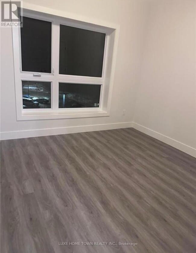 Photo du bâtiment - 1000 Lackner Blvd