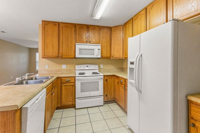 Building Photo - 108 Gray Ave Unit C