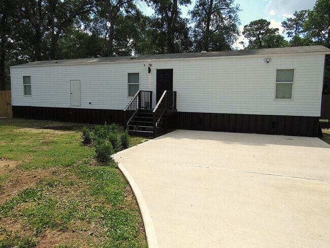 Building Photo - Conveniently Located Northeast Houston Are...