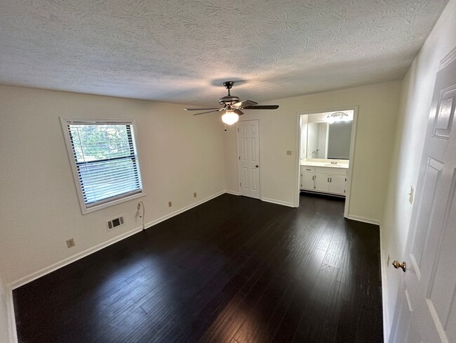 Building Photo - Beautiful Townhome in Lawrenceville!! AVAI...