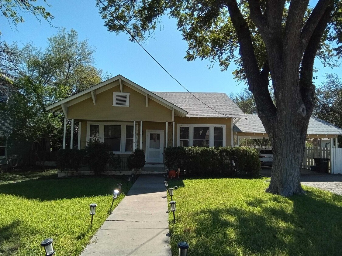 603 E Losoya St, Del Rio, TX 78840 House Rental in Del Rio, TX