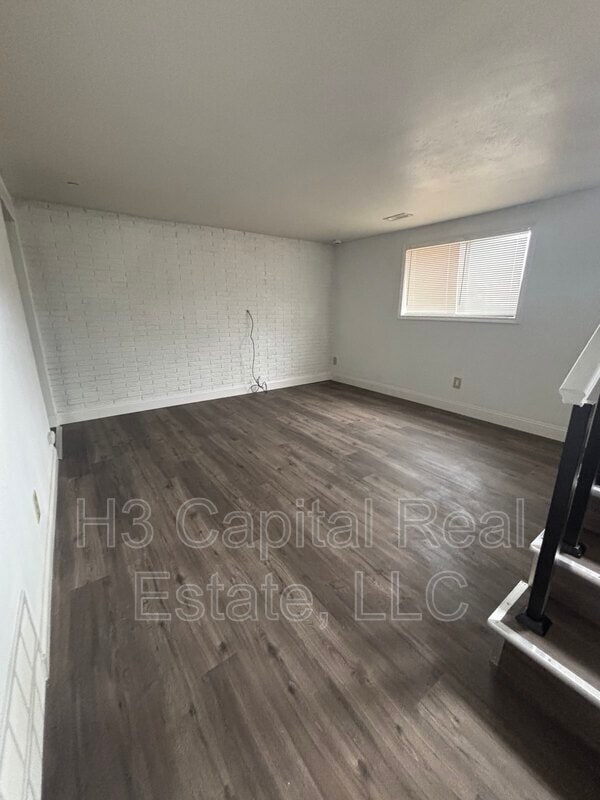 Building Photo - 421 Joseph Dr