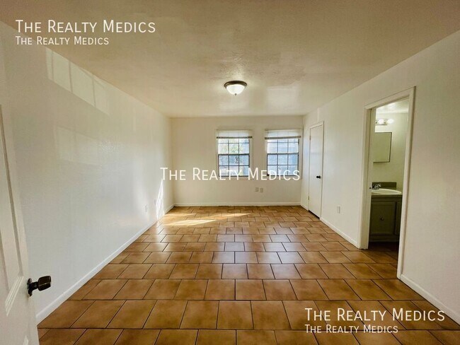 Foto del edificio - 2761 L B McLeod Rd