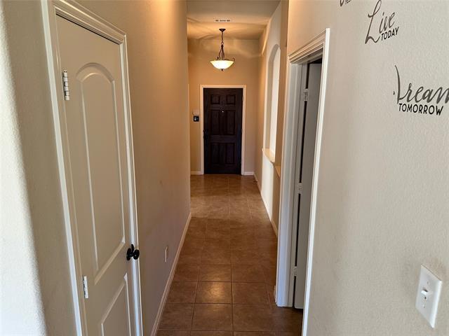 Foto del edificio - 1013 Lake Grove Dr