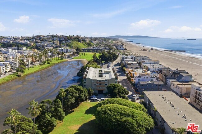 Foto del edificio - 6400 Pacific Ave