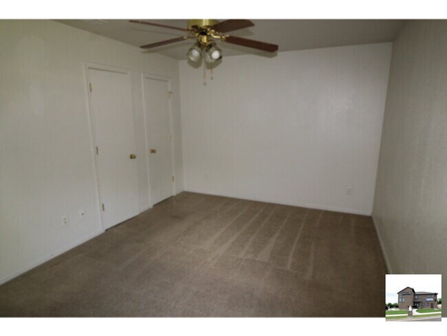 Foto del edificio - 4107 Primrose Dr