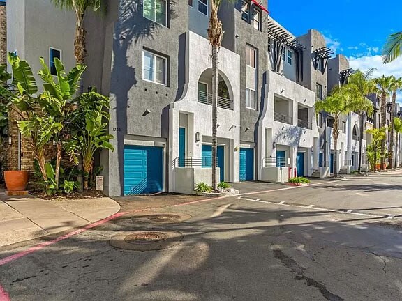 Foto principal - 1760 E Palomar St