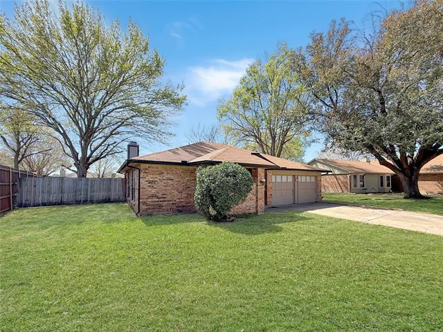 Foto del edificio - 10205 Lone Pine Ln