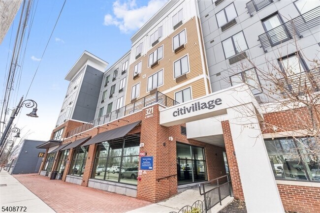 Foto del edificio - 321 E 3rd St