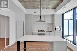 Building Photo - 1720 Bayview Ave