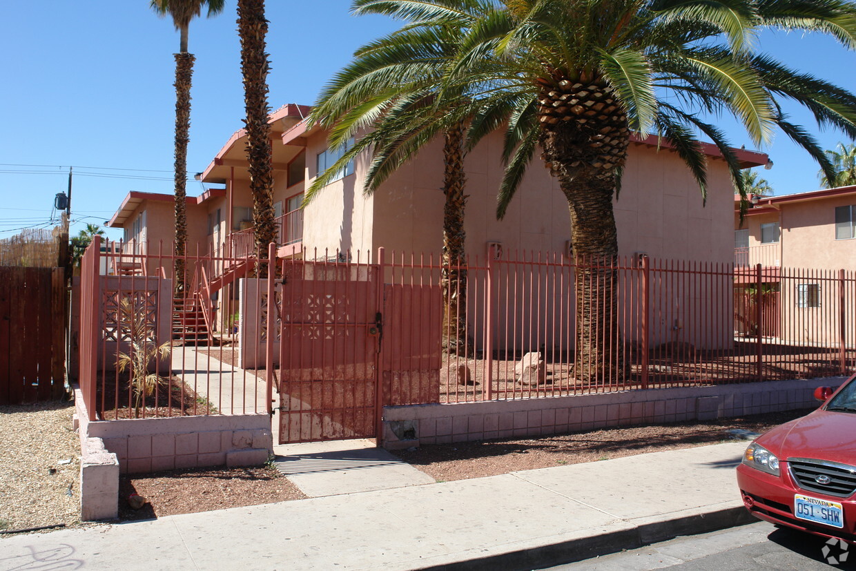 Building Photo - 3791 Royal Crest St
