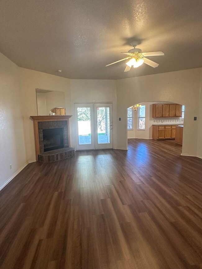 Foto del edificio - 3 bedrooms PLUS Bonus Room