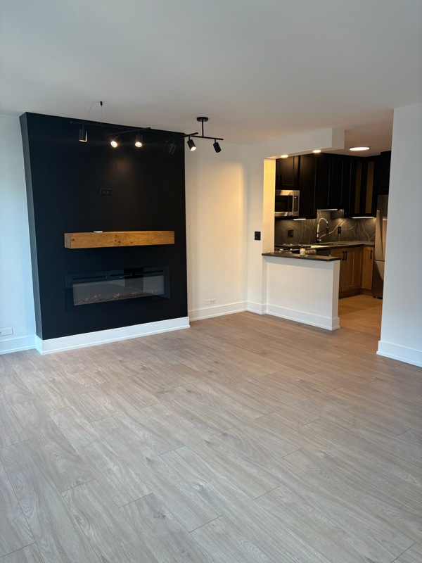 Photo - 1 E Scott St (Chicago, IL)