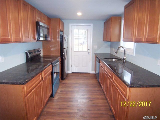 Building Photo - 635 Mount Ave