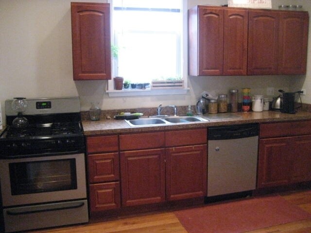 Foto del edificio - 2416 N Maplewood Ave