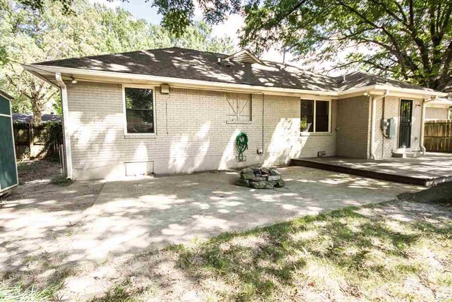 Foto del edificio - GORGEOUS SPACIOUS CORNER LOT HOME FOR RENT