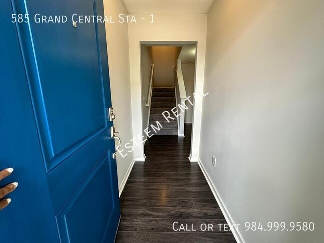 Building Photo - 585 Grand Central Sta